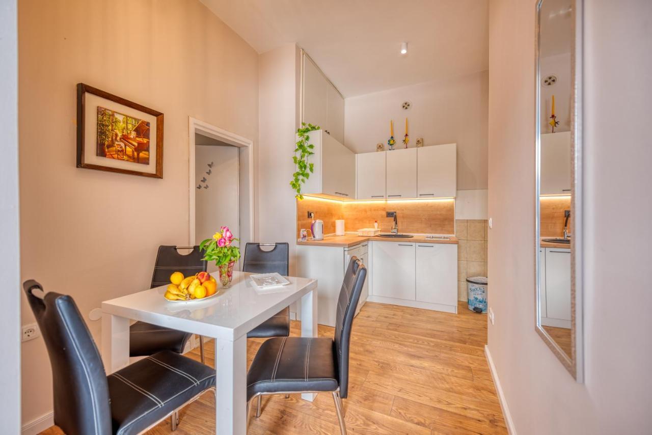 Apartments Vujosevic ติวัต ภายนอก รูปภาพ